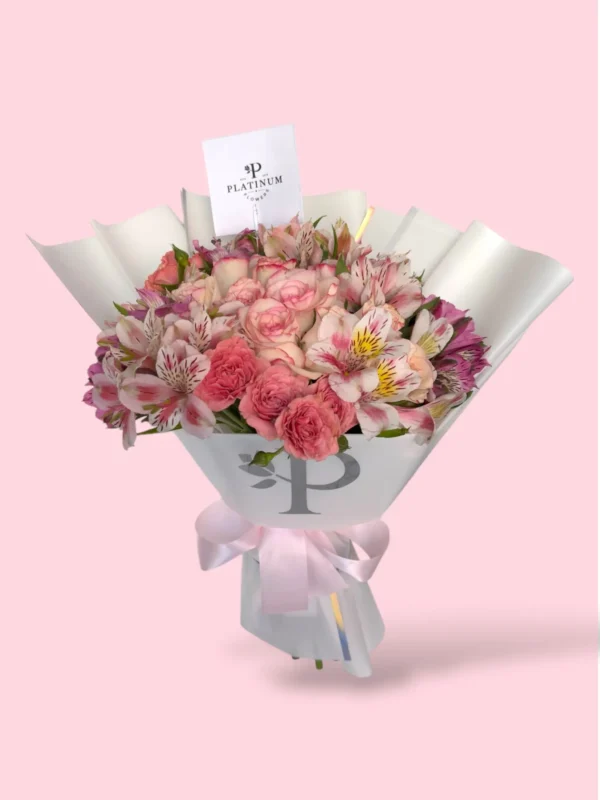 12 Rosas dovela con astromelia y mini rosa